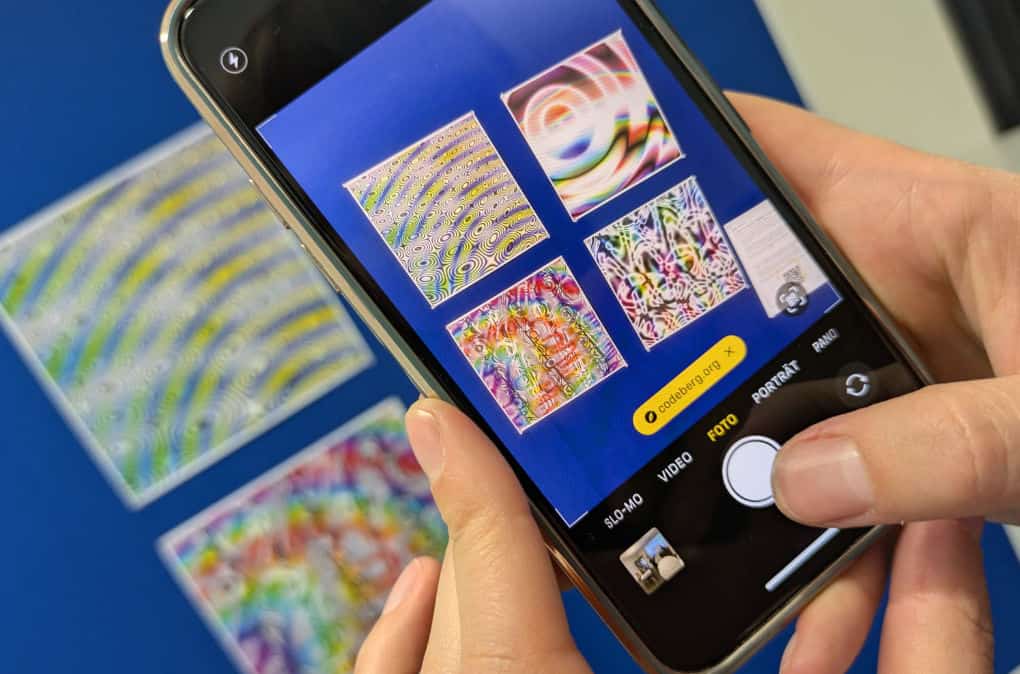 Digitale Kunst und kĂĽnstliche Intelligenz bei einer Ausstellung von Xplor e.V.